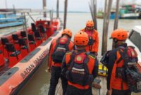 TIm SAR mulai melakukan pencarian terhadap korban hilang di Perairan Tanjung Rambut. FOTO: SAR/kepriheadline.id