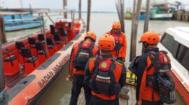 TIm SAR mulai melakukan pencarian terhadap korban hilang di Perairan Tanjung Rambut. FOTO: SAR/kepriheadline.id