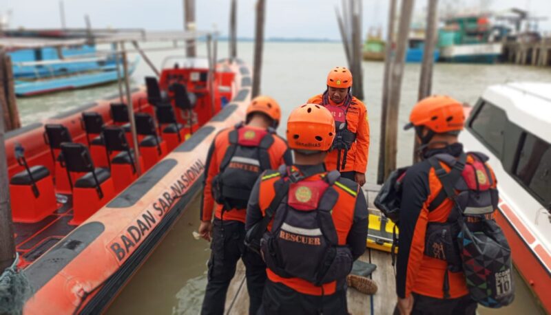 TIm SAR mulai melakukan pencarian terhadap korban hilang di Perairan Tanjung Rambut. FOTO: SAR/kepriheadline.id