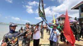 Pangkogabwilhan I dan Bupati Karimun membuka Festival Jong Nusantara 2026 di Pantai Pangke untuk mendorong pariwisata, budaya maritim, dan ekonomi pesisir.