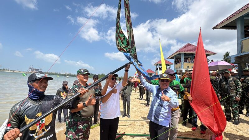 Pangkogabwilhan I dan Bupati Karimun membuka Festival Jong Nusantara 2026 di Pantai Pangke untuk mendorong pariwisata, budaya maritim, dan ekonomi pesisir.