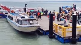Potret aktivitas di dermaga kedatangan Sri Tanjung Gelam Karimun. FOTO: ISTIMEWA/KEPRIHEADLINE.ID