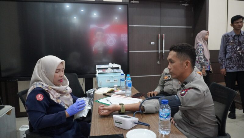 Hari Bakti Imigrasi ke-76, Imigrasi Karimun Perkuat Kepedulian Sosial Lewat Donor Darah. FOTO: ISTIMEWA/KEPRIHEADLINE.ID
