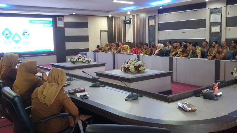 Koordinasi dan Sosialisasi UHC yang digelar di Ruang Cempaka Putih, Kompleks Perkantoran Bupati Karimun, Selasa (13/1/2026).