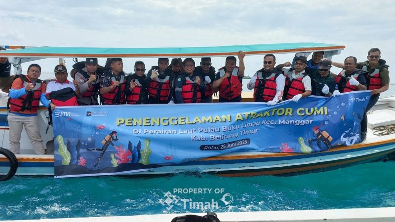PT TIMAH Tenggelamkan 36 Atraktor Cumi di Belitung Timur, Bantu Nelayan Hemat BBM
