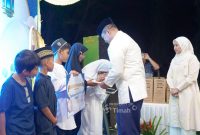 Nazwa Tersenyum Terima Santunan PT Timah Saat Safari Ramadan di Pemali