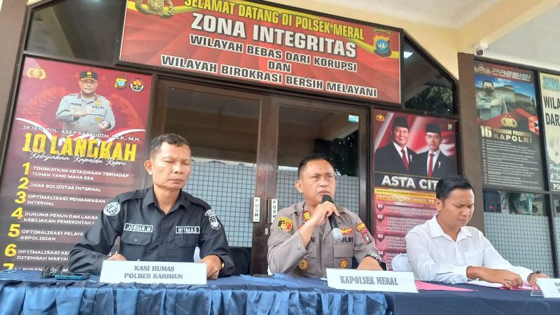 Sengketa batas lahan 10 sentimeter di Karimun berujung pemukulan. Polisi menetapkan satu tersangka dan membantah keterlibatan anggotanya.