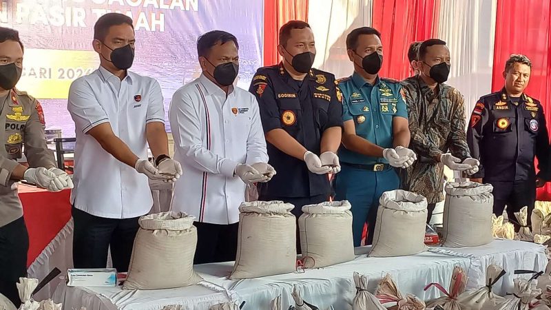 Bea Cukai Kepri dan Bareskrim Gagalkan Penyelundupan 16 Ton Pasir Timah Senilai Rp 3,2 Miliar ke Malaysia