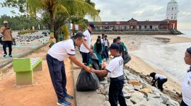 Lanal Tanjung Balai Karimun Inisiasi Pembersihan Pantai Program Indonesia ASRI