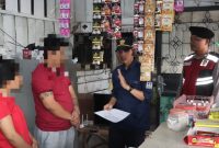 Polres Karimun dan Tim Gabungan Razia 11 Toko Penjual Miras dan Rokok Ilegal.