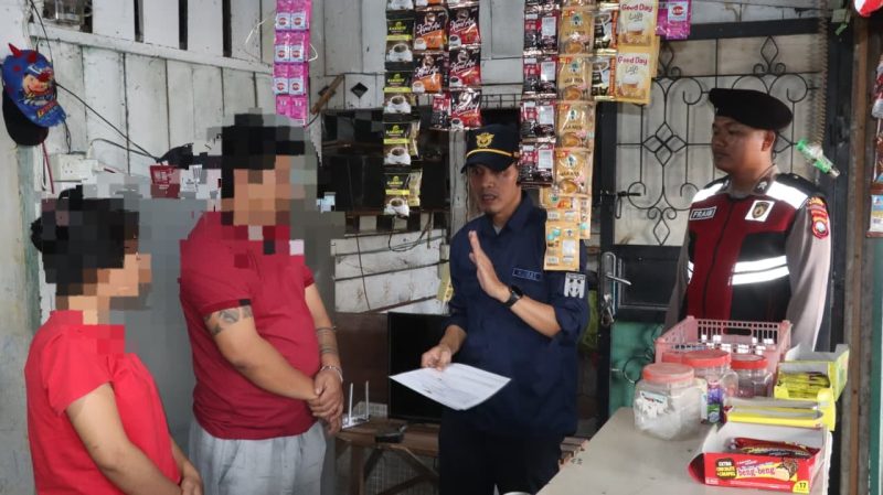 Polres Karimun dan Tim Gabungan Razia 11 Toko Penjual Miras dan Rokok Ilegal.