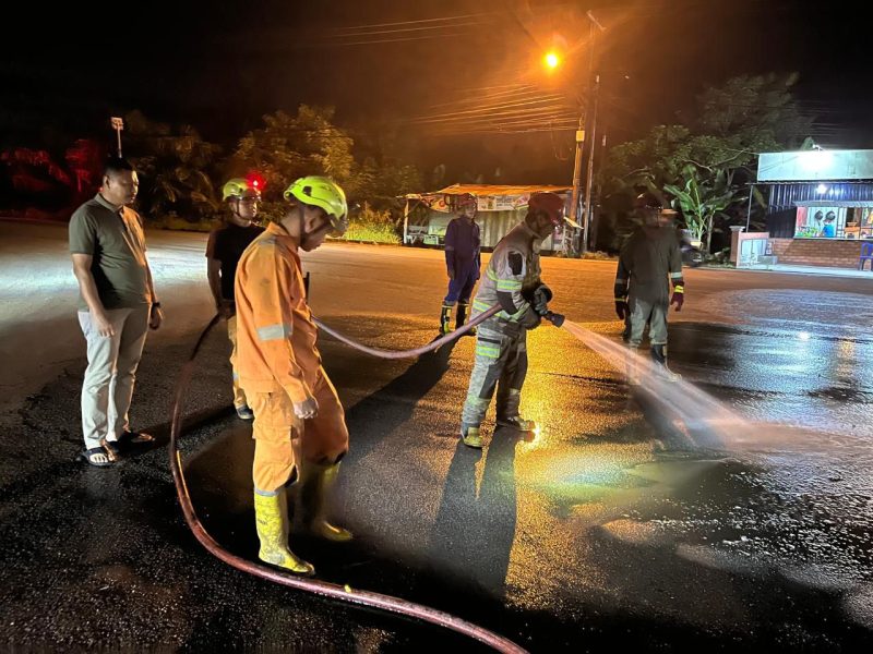 Respons Cepat Aduan Masyarakat, Jalan Berpasir di Simpang RSUD Dibersihkan
