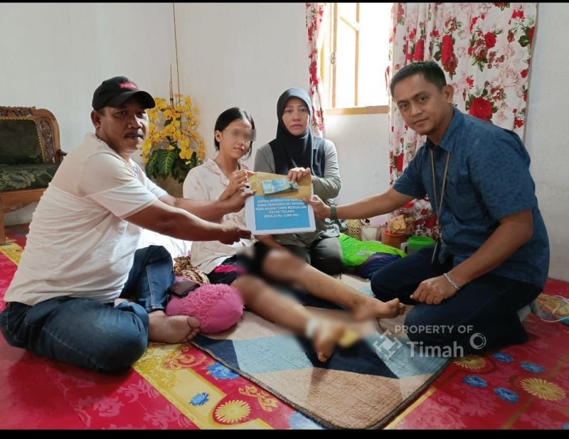 PT Timah Bantu Biaya Pengobatan Pelajar di Kundur Barat yang Alami Patah Tulang
