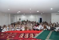 Seluruh Karyawan IHC RSBT Karimun berfoto bersama dalam kegiatan Buka Puasa Bersama di Aula RSBT Karimun. FOTO: ANGGA/RSBT KARIMUN