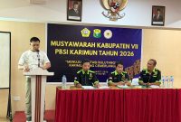 IPDA Omkenedi menyampaikan Laporan Pertanggungjawaban saat menjadi Ketua PBSI Karimun periode 2021-2025. FOTO: PBSI KARIMUN/KEPRIHEADLINE.ID