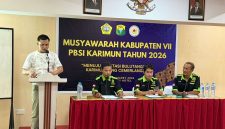 IPDA Omkenedi menyampaikan Laporan Pertanggungjawaban saat menjadi Ketua PBSI Karimun periode 2021-2025. FOTO: PBSI KARIMUN/KEPRIHEADLINE.ID