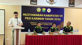 IPDA Omkenedi menyampaikan Laporan Pertanggungjawaban saat menjadi Ketua PBSI Karimun periode 2021-2025. FOTO: PBSI KARIMUN/KEPRIHEADLINE.ID