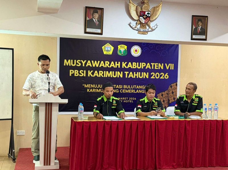 IPDA Omkenedi menyampaikan Laporan Pertanggungjawaban saat menjadi Ketua PBSI Karimun periode 2021-2025. FOTO: PBSI KARIMUN/KEPRIHEADLINE.ID