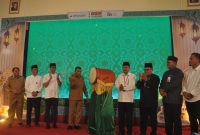 Bupati Karimun didampingi Kepala OJK Kepri, Plt Dirut BRK Syariah, Branch Manager BRK Syariah Karimun membuka Kompetisi Dai Cilik dan Hadrah.