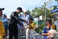 Ramadhan 2026, Lanal Tanjung Balai Karimun Bagikan Takjil dan Gelar Aksi Bersih Pantai