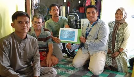 PT Timah Serahkan Bantuan Kursi Roda untuk Warga Kundur Utara yang Lumpuh Akibat Stroke