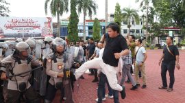 Polres Karimun Gelar Simulasi Pengamanan Unjuk Rasa Jelang May Day 2026