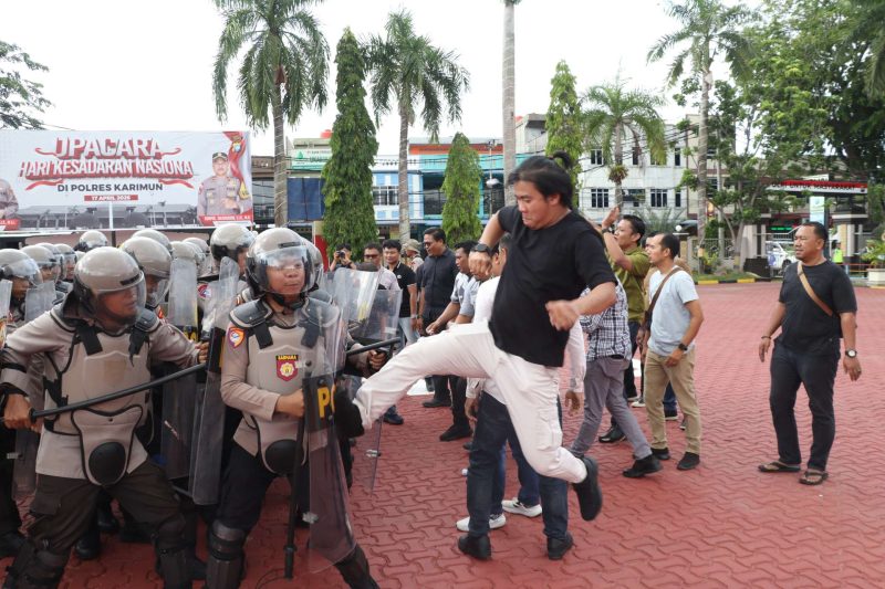 Polres Karimun Gelar Simulasi Pengamanan Unjuk Rasa Jelang May Day 2026
