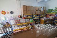 Harga Bahan Plastik Melonjak, Pedagang Kecil di Karimun Kian Terjepit