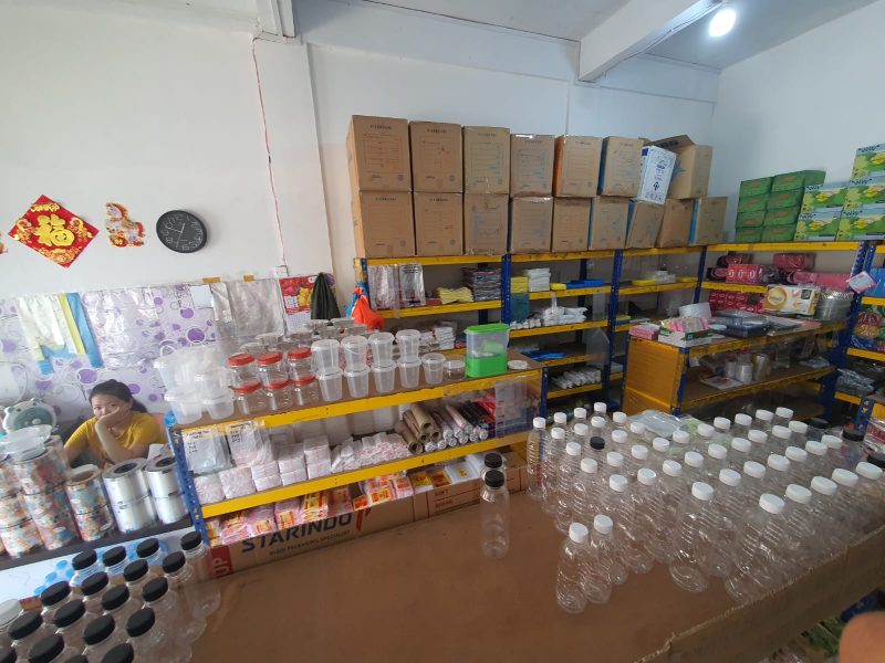 Harga Bahan Plastik Melonjak, Pedagang Kecil di Karimun Kian Terjepit
