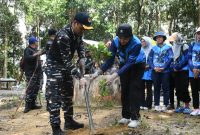 Peringati Hari Kartini, Lanal Tanjung Balai Karimun Gelar Lintas Medan dan Tanam Pohon di Gunung Jantan
