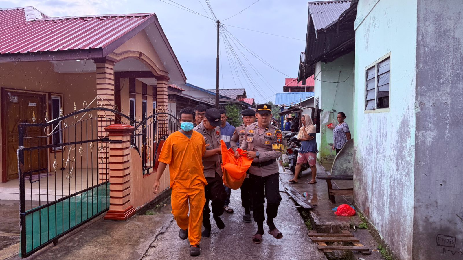 Curiga Tak Ada Jawaban, Anak Temukan Ibu Tewas Tergantung