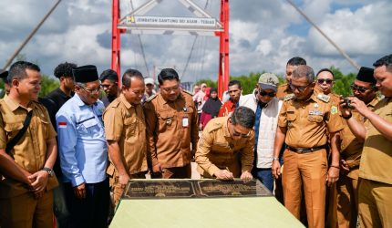 Bupati Karimun Resmikan Jembatan Tok Kenot, Buka Akses Darat dan Dorong Ekonomi Pulau Belat