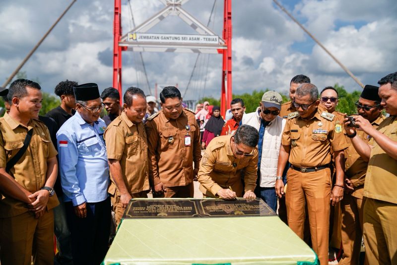Bupati Karimun Resmikan Jembatan Tok Kenot, Buka Akses Darat dan Dorong Ekonomi Pulau Belat