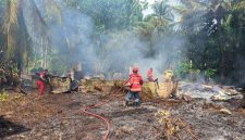 Diduga Dipicu Bakar Sampah, Satu Rumah Kosong di Tebing Karimun Ludes Terbakar