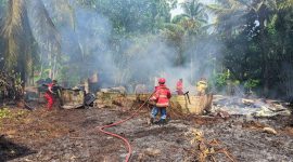 Diduga Dipicu Bakar Sampah, Satu Rumah Kosong di Tebing Karimun Ludes Terbakar