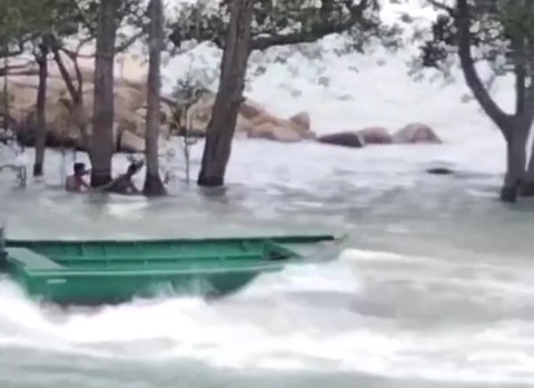 Warga Heboh, Boat Tanpa Awak Berputar di Pantai Pelawan Karimun