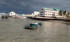 Kapal Hasil Tangkapan KRI Alamang-644 Kandas di Perairan Dangkal Karimun