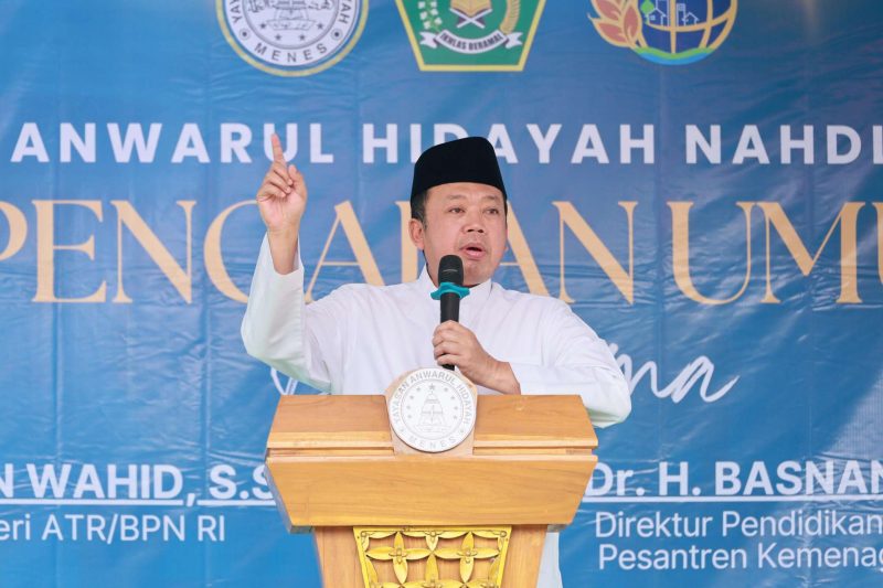 Menteri Nusron Ingatkan Pemimpin Harus Permudah Urusan Rakyat saat Pengajian di Pandeglang