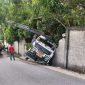Truk Bermuatan Kerupuk Gagal Menanjak di Bukit Sidomulyo Karimun