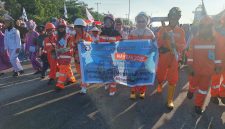 Pawai Kostum Profesi Meriahkan Hari Buruh di Karimun, Serikat Pekerja Sampaikan Lima Tuntutan