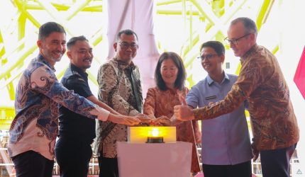 Bupati Karimun Hadiri Sailaway Proyek Tangguh UCC, Sebut Karimun Kini Bertaraf Dunia