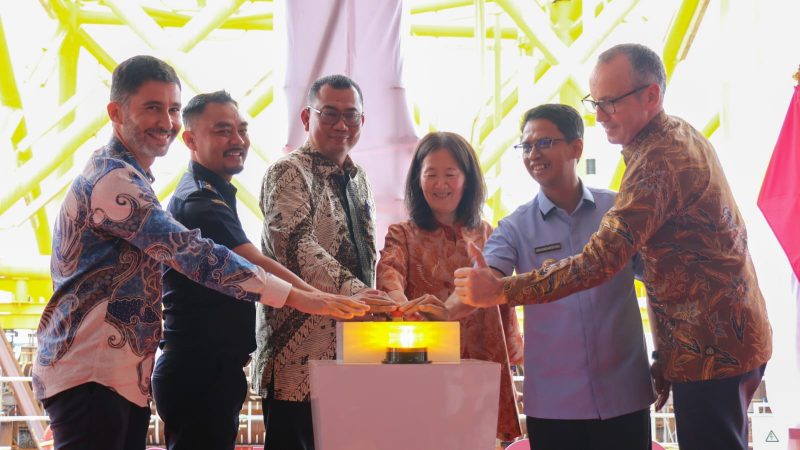 Bupati Karimun Hadiri Sailaway Proyek Tangguh UCC, Sebut Karimun Kini Bertaraf Dunia