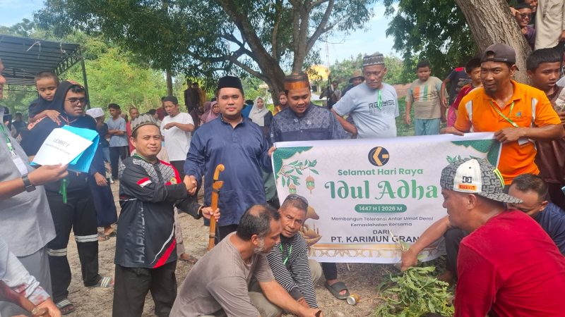 PT Karimun Granite Salurkan Dua Ekor Sapi Kurban untuk Masyarakat Sepedas