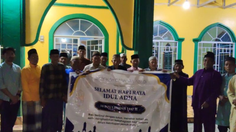 PT Barokah Baswara Abadi Salurkan 7 Ekor Sapi Kurban untuk Warga Buru dan Pulau Parit