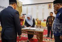 Liza Bharlyantie Hilsya Resmi Pimpin PT Pelabuhan Karimun, Bupati Minta BUMD Lebih Agresif Gaet Investasi