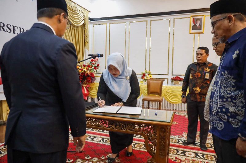 Liza Bharlyantie Hilsya Resmi Pimpin PT Pelabuhan Karimun, Bupati Minta BUMD Lebih Agresif Gaet Investasi