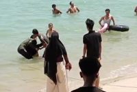 Bapak dan Anak Tenggelam di Pantai Pelawan, Satu Meninggal Dunia