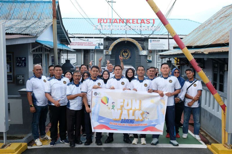 Rutan Tanjungpinang Gelar Fun Walk dan Jumat Berbagi, Bagikan 100 Paket Sarapan untuk Masyarakat