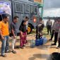 Sambut Hari Bhayangkara ke-80, Sat Samapta Polres Karimun dan Brimob Salurkan Air Bersih untuk Warga Telaga Riau