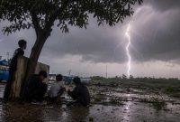 Dua Remaja Diduga Tersambar Petir di Karimun, Satu Meninggal Dunia